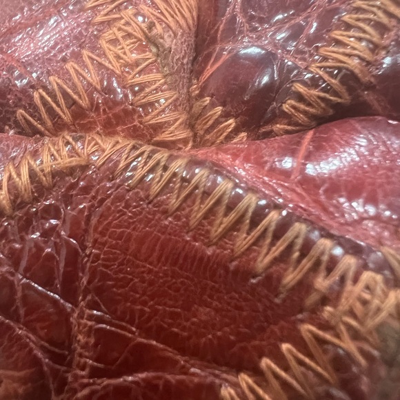 Crocodile embossed clutch - Picture 8 of 15